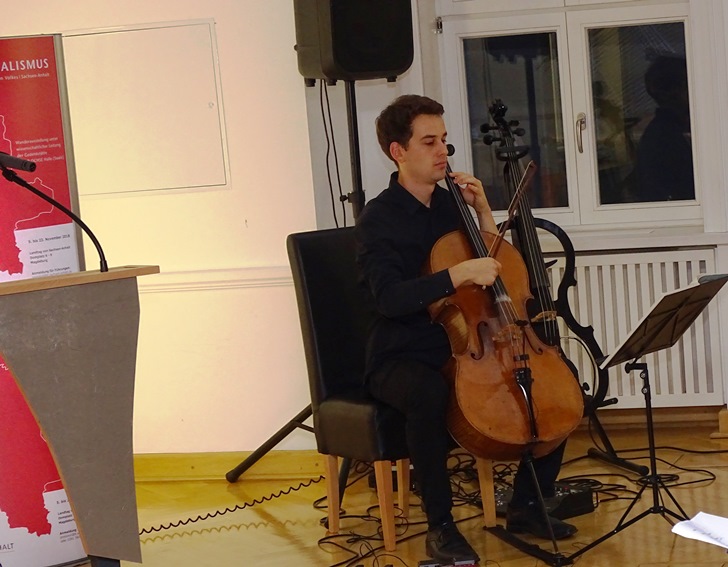 Jacob Musil begleitete die Veranstaltung musikalisch