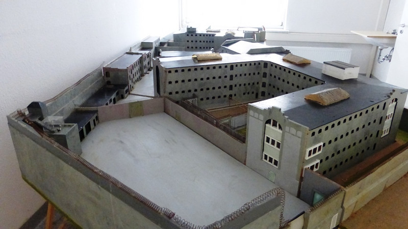 Ein Modell zeigt die Gebäude der ehemaligen Justizvollzugsanstalt in Magdeburg