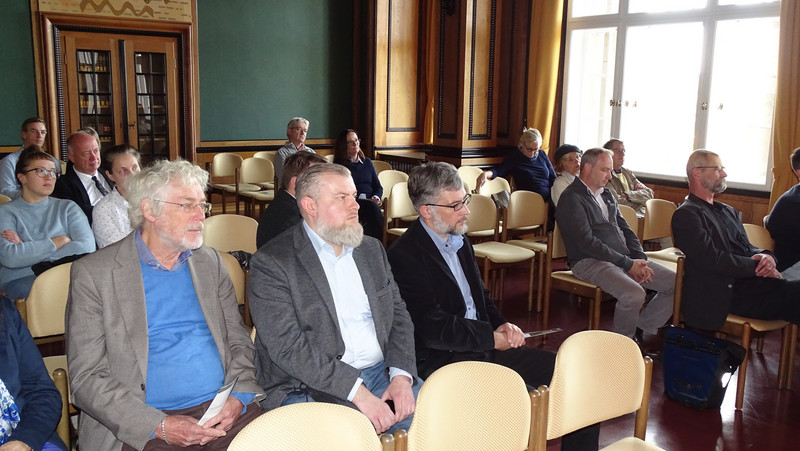 Im großen Sitzungssaal des Oberlandesgerichts Naumburg wurde die Ausstellung eröffnet.